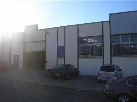 Local d’activités dans Montreuil à louer - Photo de l’immeuble – Image 1 sur 5