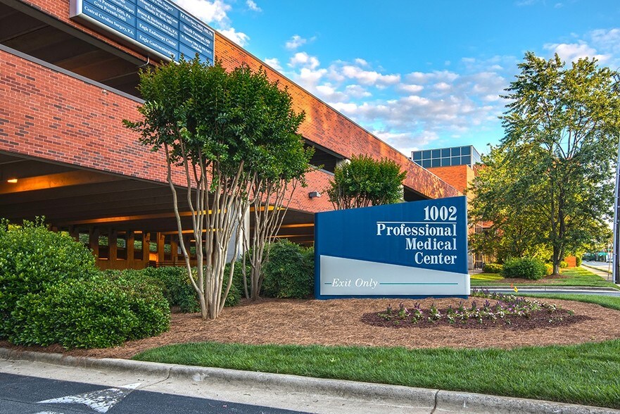 1002 N Church St, Greensboro, NC à louer - Photo de l’immeuble – Image 3 sur 9