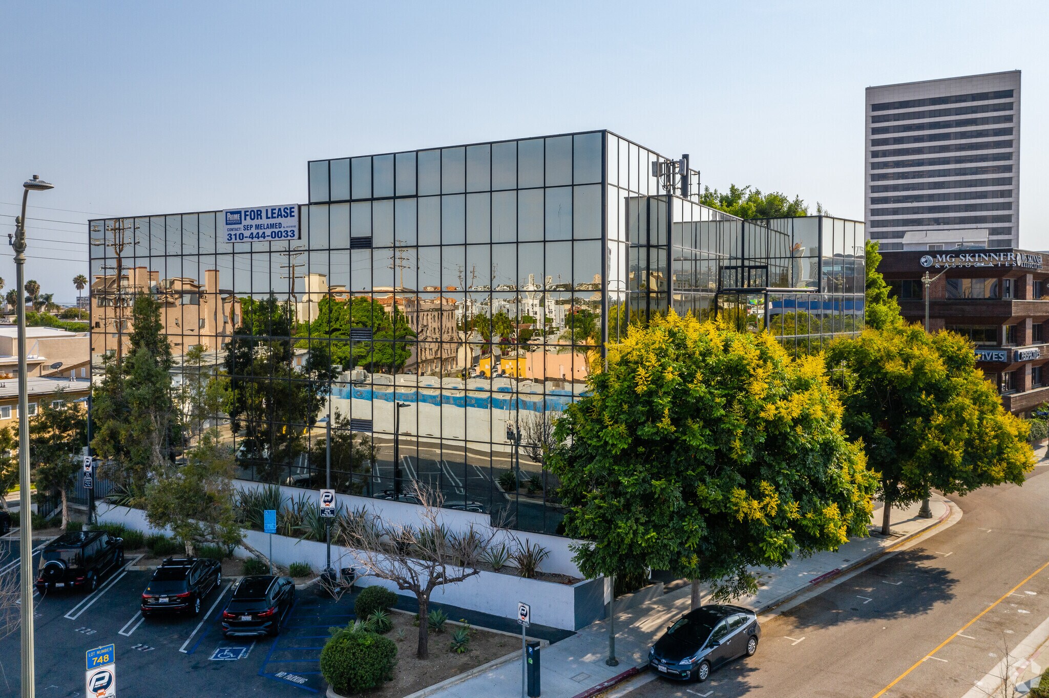 11022 Santa Monica Blvd, Los Angeles, CA à louer Photo de l’immeuble– Image 1 sur 18