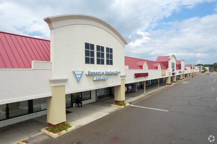 35161-35649 S Gratiot Ave, Clinton Township, MI à louer - Photo de l’immeuble – Image 1 sur 4