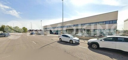 Industriel/Logistique dans San Fernando de Henares, Madrid à louer Photo de l’immeuble– Image 2 sur 7