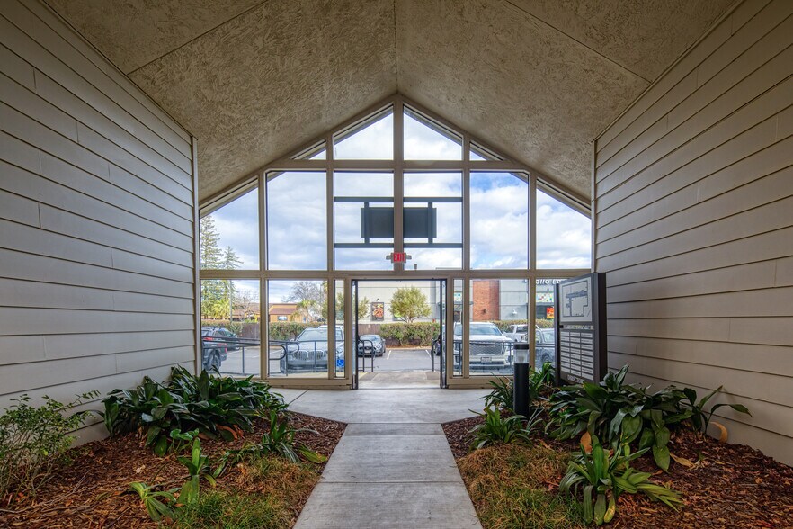 3336 Bradshaw Rd, Sacramento, CA à louer - Photo de l’immeuble – Image 2 sur 7