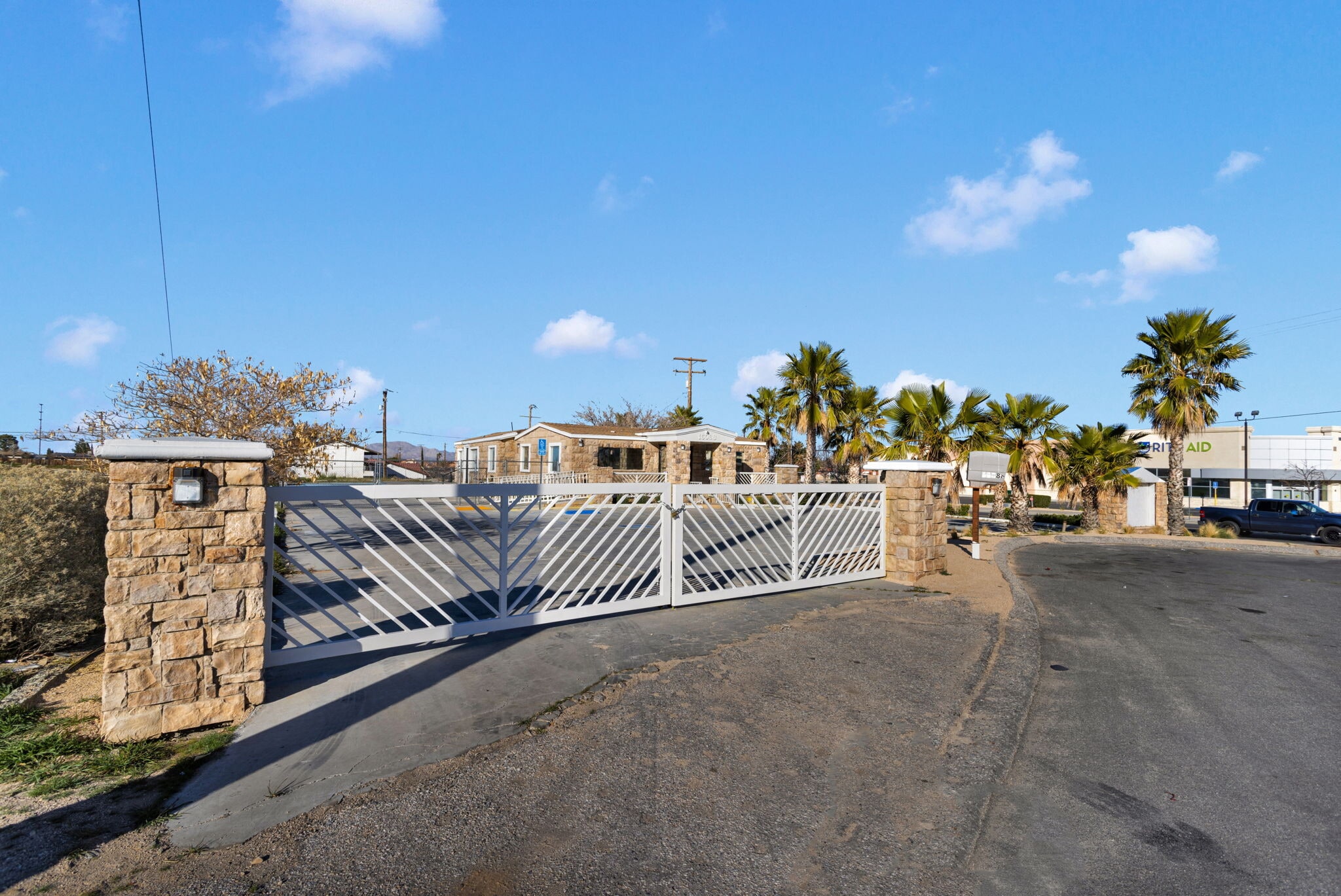 16088 Outer Bear Valley Rd, Victorville, CA à louer Photo intérieure– Image 1 sur 32