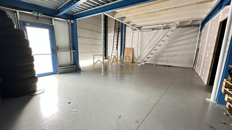 Local d'activités dans Mareuil-lès-Meaux à vendre - Photo de l’immeuble – Image 2 sur 15