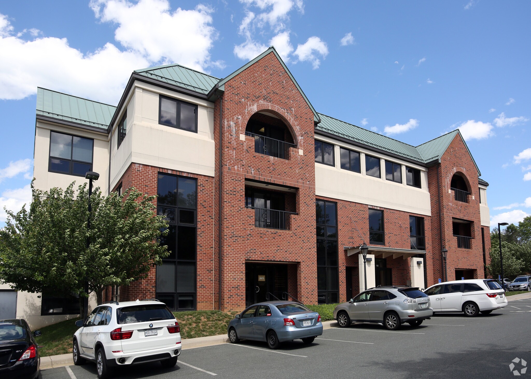 943 Glenwood Station Ln, Charlottesville, VA à vendre Photo principale– Image 1 sur 34