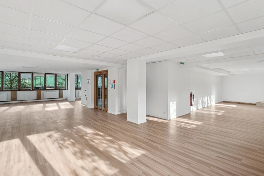 90 Avenue De Fontainebleau, Le Kremlin-Bicêtre à louer - Photo de l’immeuble – Image 2 sur 10