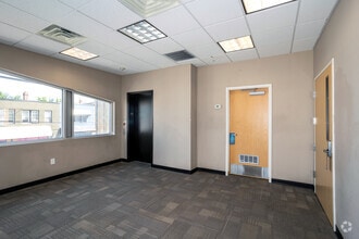 8015-8021 Frankford Ave, Philadelphia, PA à louer Hall d’entrée– Image 1 sur 10