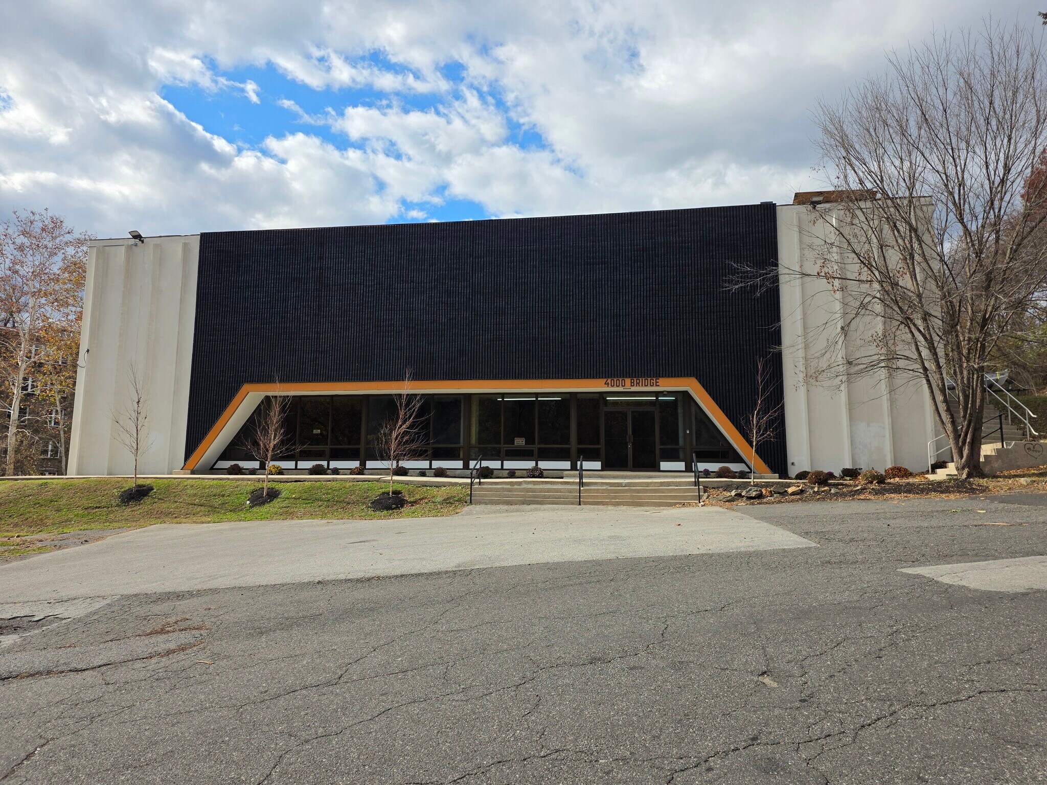 4000 Bridge St, Drexel Hill, PA à vendre Photo de l’immeuble– Image 1 sur 19