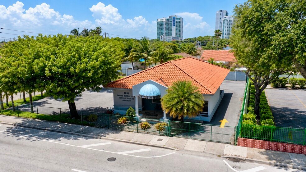 1831 NW 7th St, Miami, FL à louer - Photo de l’immeuble – Image 3 sur 28