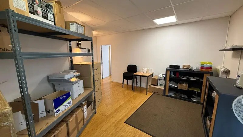 Bureau dans Saint-Genis-Pouilly à louer - Photo intérieure – Image 3 sur 8