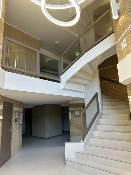 Rue Albert Einstein, Champs-sur-Marne à vendre - Photo de l’immeuble – Image 3 sur 12