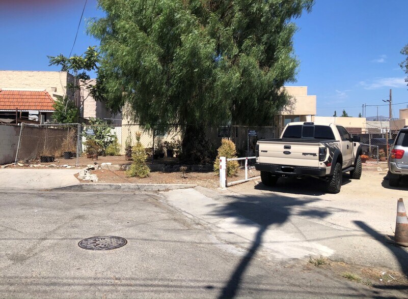 11350 El Dorado Ave, San Fernando, CA à vendre - Photo de l’immeuble – Image 2 sur 3