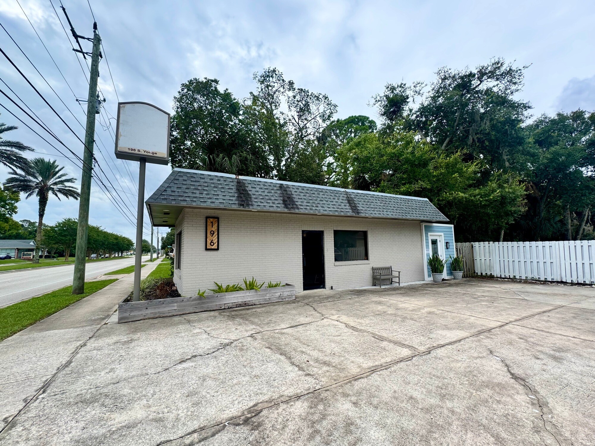 196 S Yonge St, Ormond Beach, FL à vendre Photo principale– Image 1 sur 3