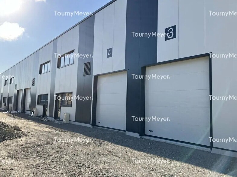 Local d'activités dans Blanquefort à vendre - Photo de l’immeuble – Image 2 sur 11