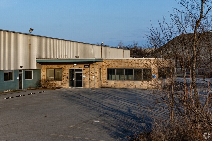 4930 Buttermilk Hollow Rd, West Mifflin, PA à louer - Photo de l’immeuble – Image 2 sur 6