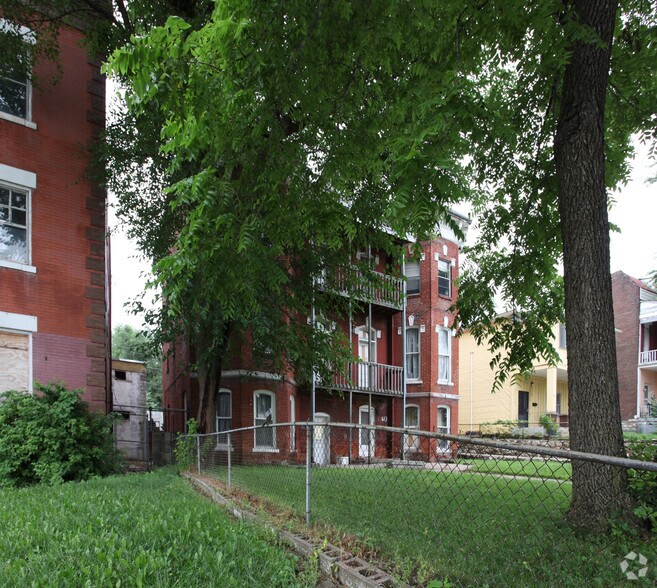 611-613 Forest Ave, Kansas City, MO à vendre - Photo de l’immeuble – Image 3 sur 3