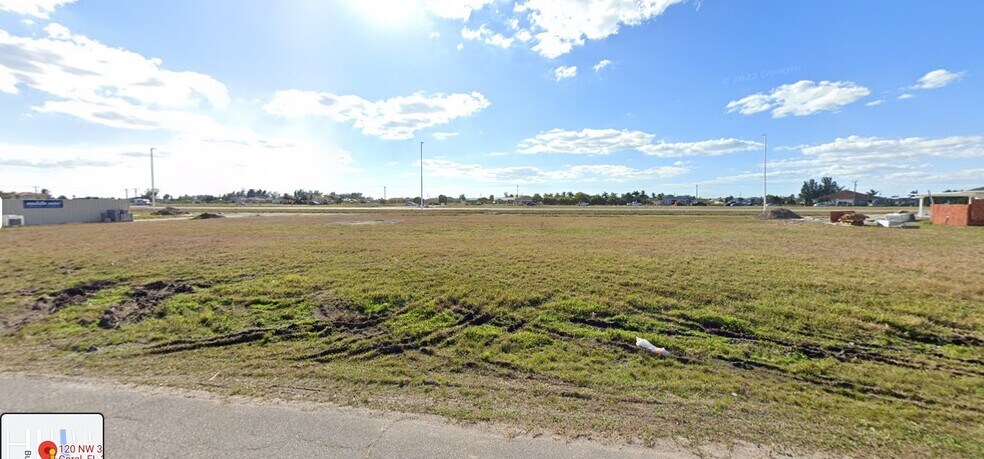 120 NW 31st Pl, Cape Coral, FL à vendre - Photo de l’immeuble – Image 2 sur 4