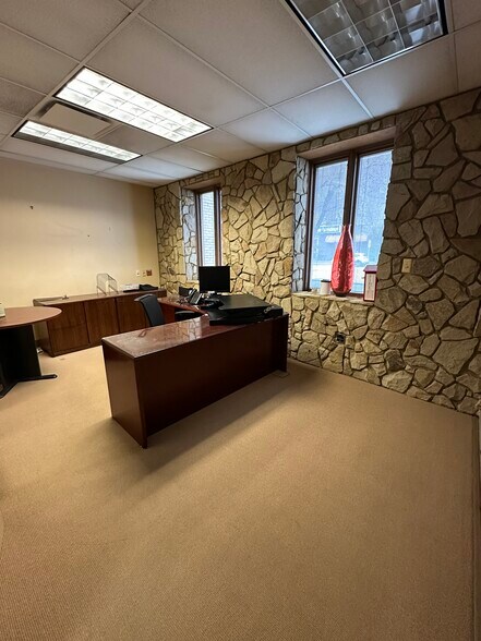 2805 Superior Ave E, Cleveland, OH à vendre - Photo de l’immeuble – Image 2 sur 11