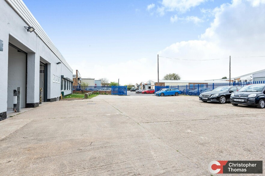 Dedworth Rd, Windsor à louer - Photo de l’immeuble – Image 3 sur 3