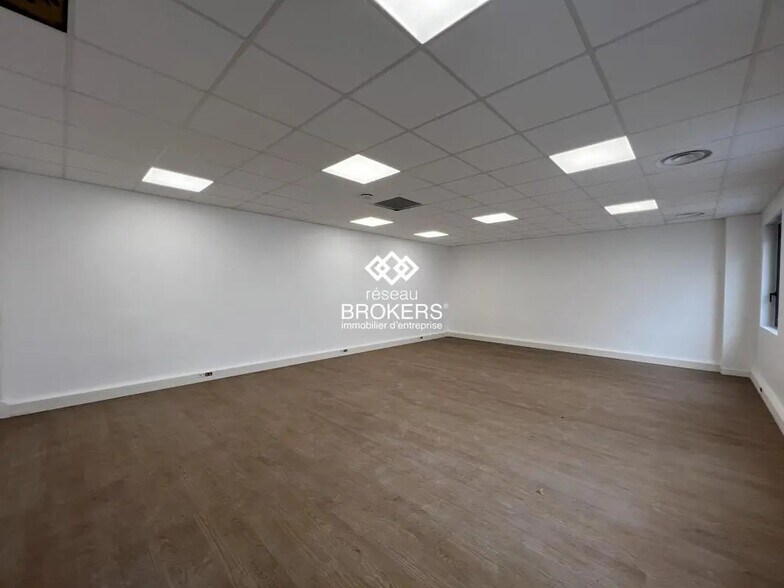 Local commercial dans Villebon-sur-Yvette à louer - Photo intérieure – Image 2 sur 9