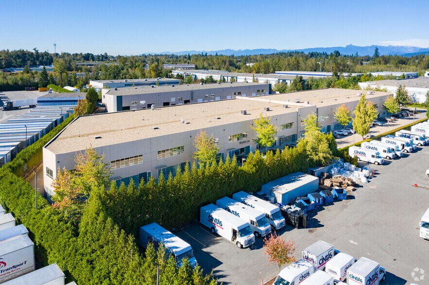 27090 Gloucester Way, Langley, BC à louer - Photo de l’immeuble – Image 2 sur 8