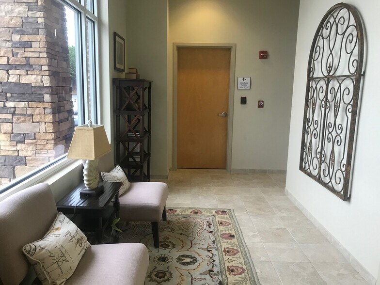 1134 Satellite Blvd, Suwanee, GA à louer - Hall d’entrée – Image 3 sur 8