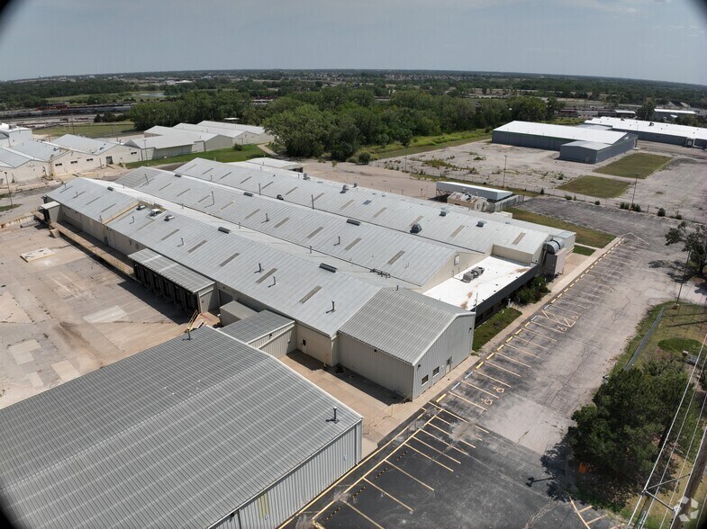 900 S Meridian Rd, Newton, KS à louer – Image 2 sur 5