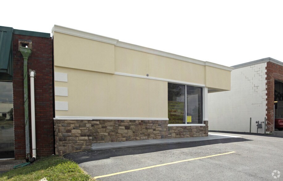 1114 Industry Rd, Lexington, KY à louer - Photo de l’immeuble – Image 3 sur 3