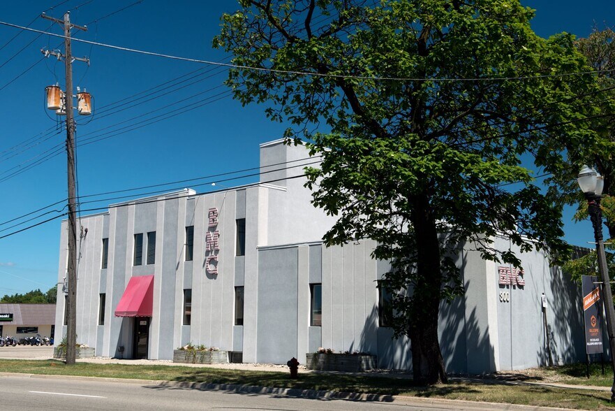 300 N Larch St, Lansing, MI à louer - Photo de l’immeuble – Image 2 sur 2