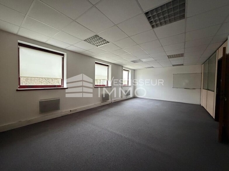 Bureau dans Champs Sur Marne à louer - Photo intérieure – Image 3 sur 5