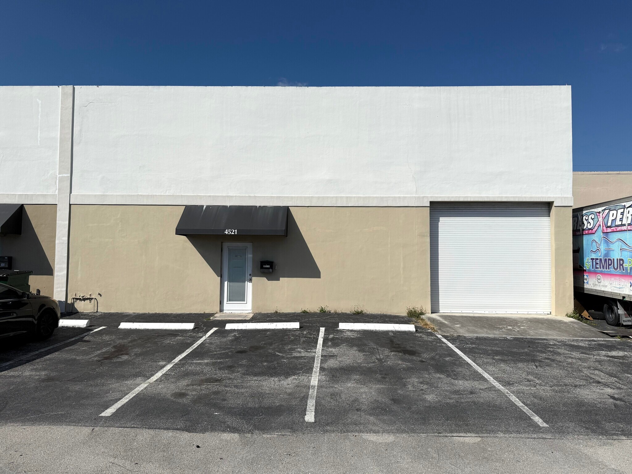 4521 NE 5th Ter, Fort Lauderdale, FL à louer Photo principale– Image 1 sur 8