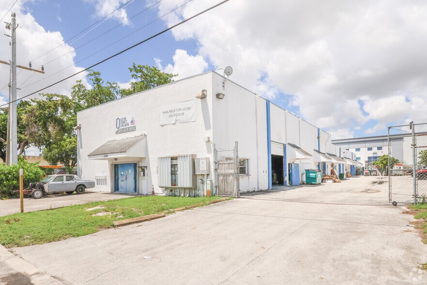 13280 NW 43rd Ave, Opa Locka, FL à louer - Photo principale – Image 1 sur 4