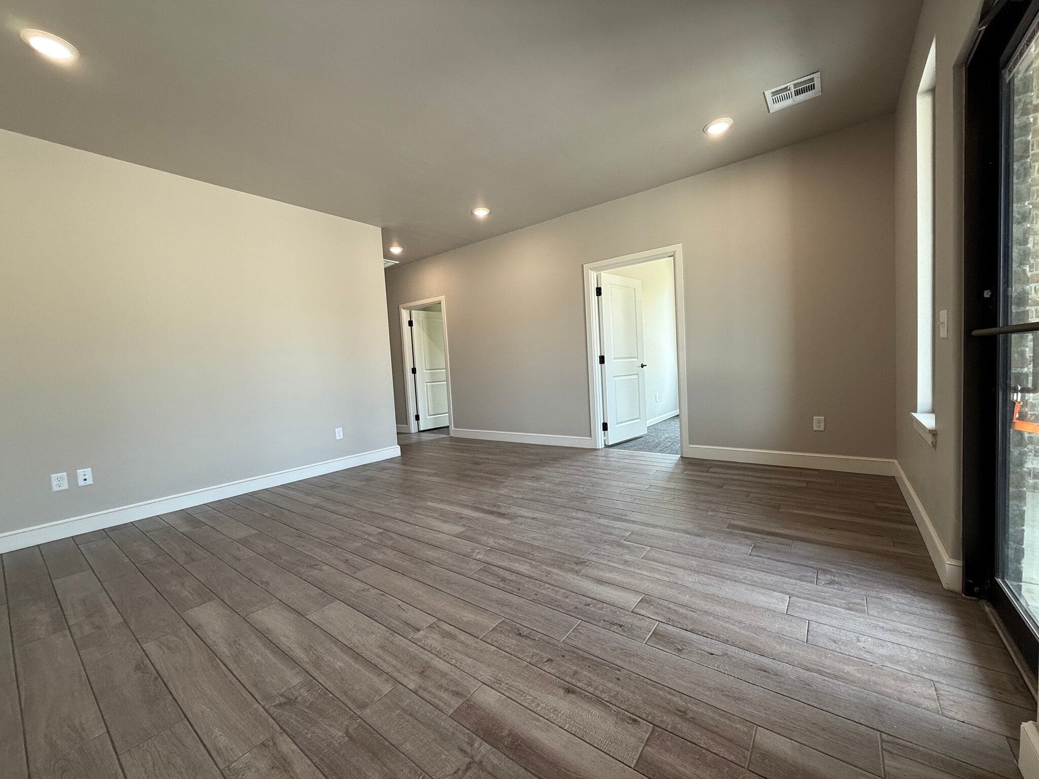 2272 Camino del Plaza Ln, Edmond, OK à louer Photo de l’immeuble– Image 1 sur 23