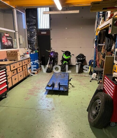 Local d'activités dans Montgeron à vendre - Photo de l’immeuble – Image 3 sur 8