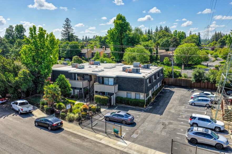 2312 Villanova Cir, Sacramento, CA à vendre - Photo de l’immeuble – Image 2 sur 16