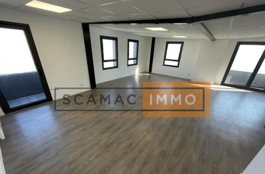 Bureau dans LAGNY-SUR-MARNE à louer - Photo de l’immeuble – Image 1 sur 6