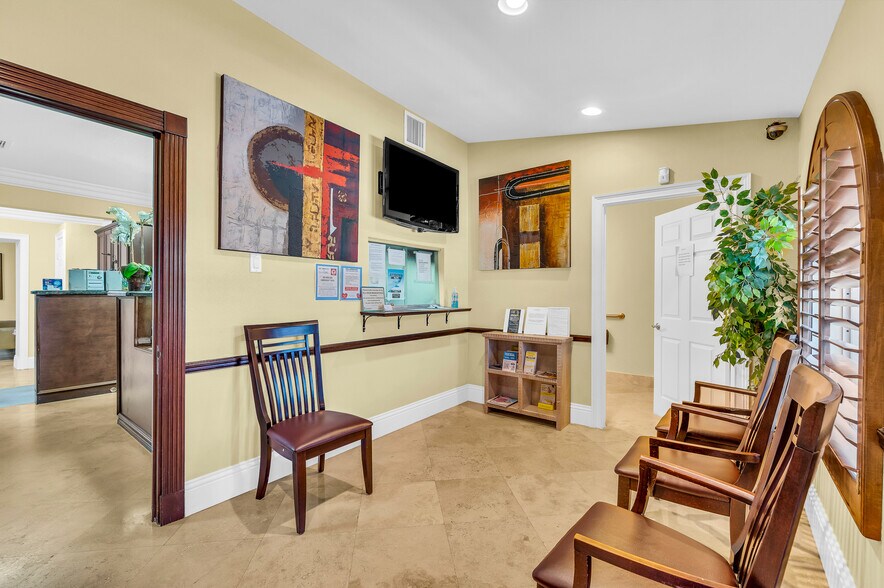 910 S State Road 7, Plantation, FL à vendre - Photo de l’immeuble – Image 3 sur 28