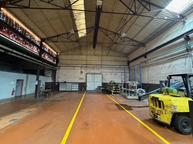 Industriel/Logistique dans Saint-Étienne à vendre - Photo de l’immeuble – Image 2 sur 5