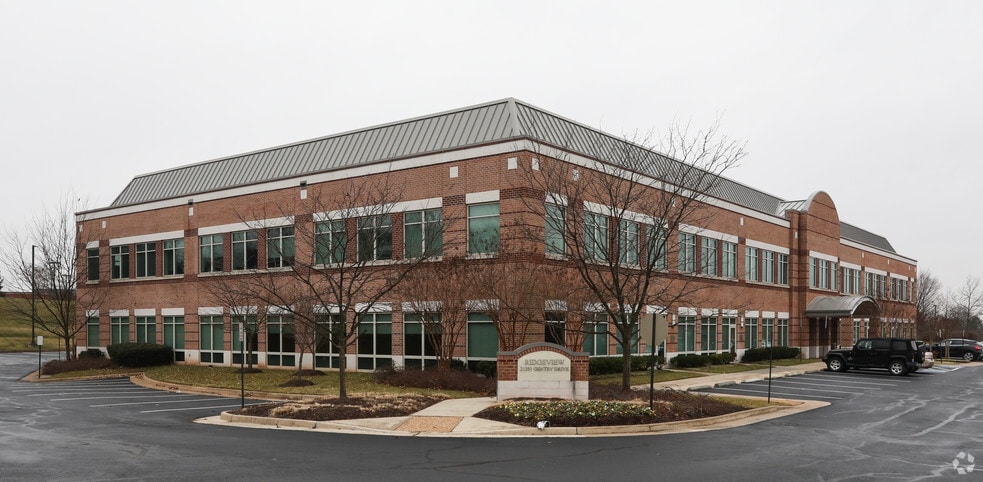 21351 Gentry Dr, Sterling, VA à louer - Photo principale – Image 1 sur 60