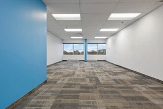 4451-4479 Laval Aut W, Laval, QC à louer Photo intérieure– Image 2 sur 7