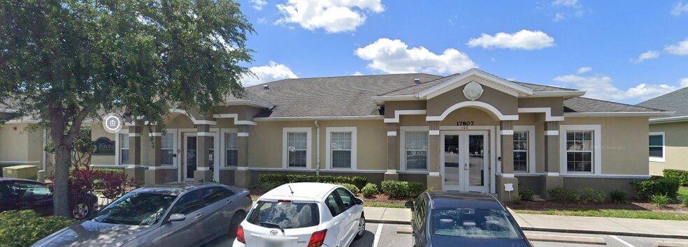 17807 Hunting Bow Cir, Lutz, FL à louer - Photo de l’immeuble – Image 2 sur 8