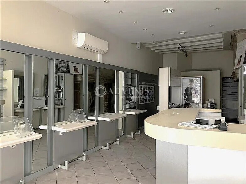 Local commercial dans Bourges à vendre - Photo de l’immeuble – Image 2 sur 2