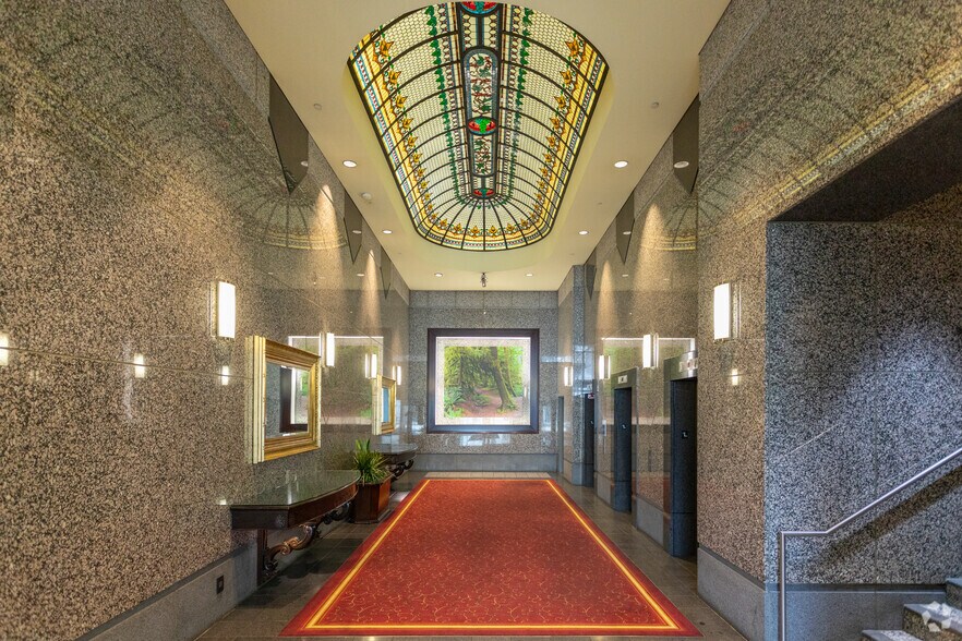 570 Granville St, Vancouver, BC à louer - Hall d’entrée – Image 3 sur 5