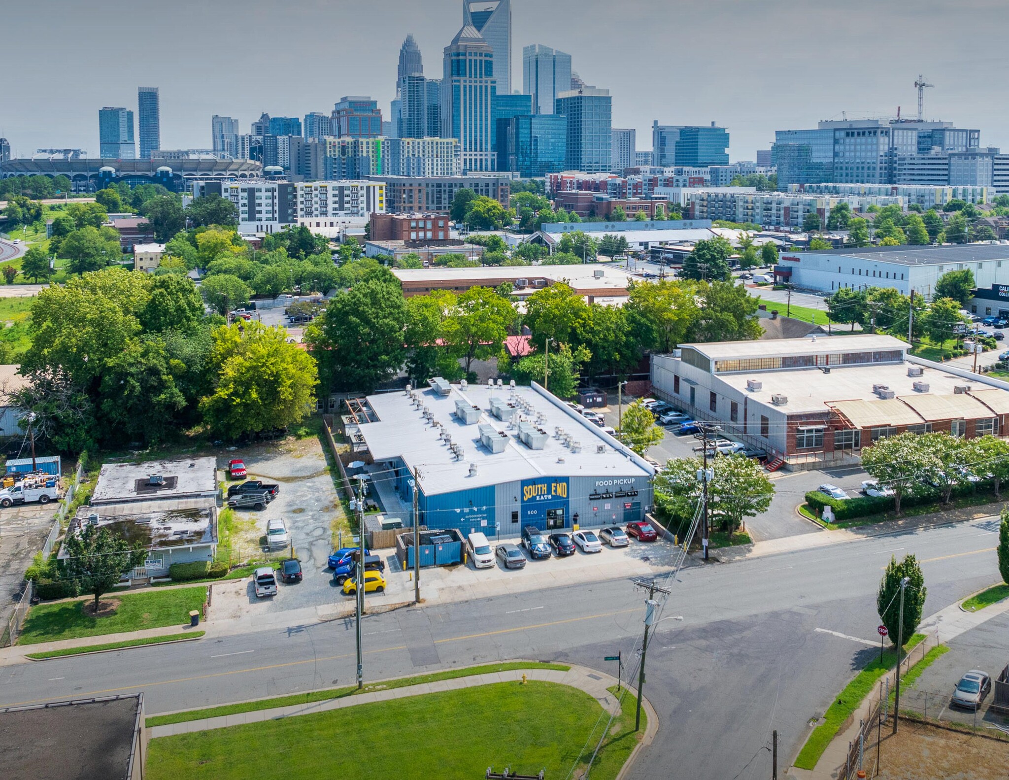 500 W Summit Ave, Charlotte, NC à louer Photo de l’immeuble– Image 1 sur 11