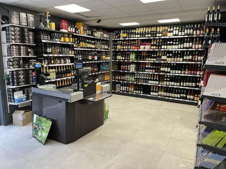 Local commercial dans Eu à vendre - Photo intérieure – Image 2 sur 7