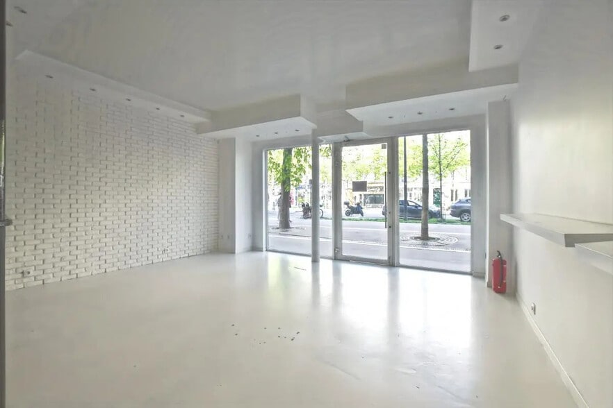 Local commercial dans Paris à louer - Photo de l’immeuble – Image 1 sur 5