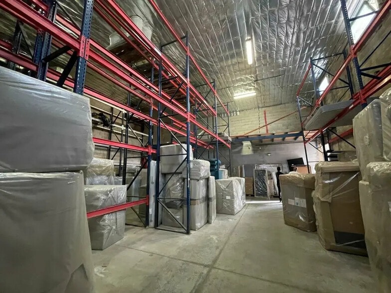 Local d'activités dans Castries à vendre - Photo intérieure – Image 2 sur 4