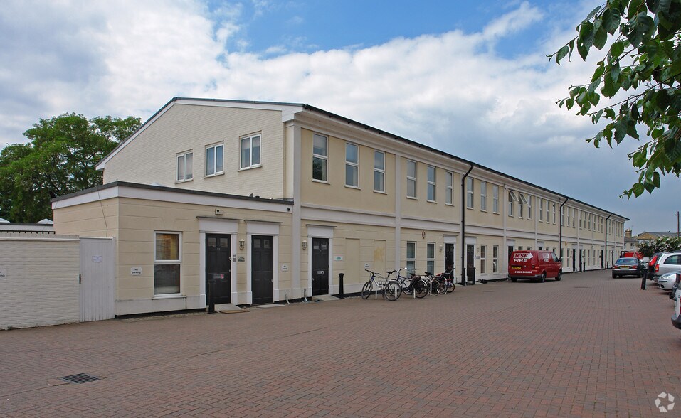 36 Station Rd, Hampton à louer - Photo de l’immeuble – Image 2 sur 8