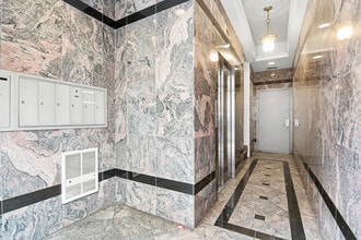 27 Smith St, Brooklyn, NY à louer Hall d’entrée– Image 2 sur 7