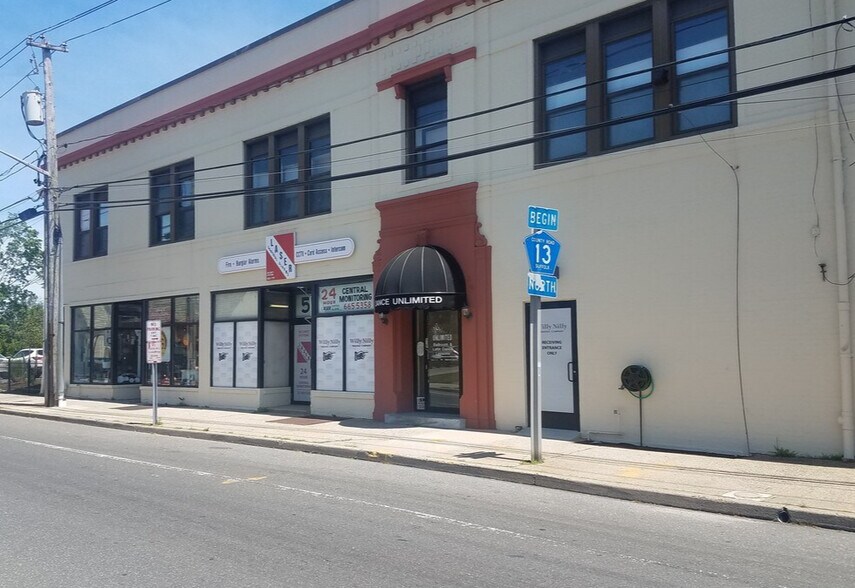 5 Fifth Ave, Bay Shore, NY à louer - Photo de l’immeuble – Image 2 sur 17